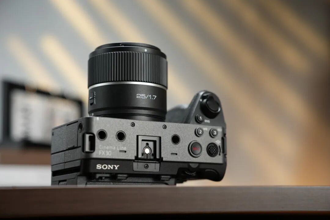 美科25mm F1.4索尼E卡口镜头8月14日上市销售